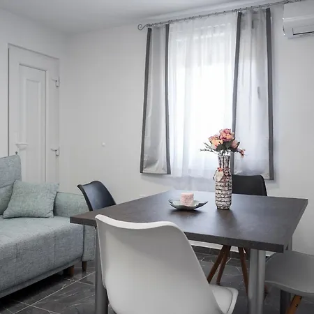 Apartman Sandra Διαμέρισμα Τρογκίρ