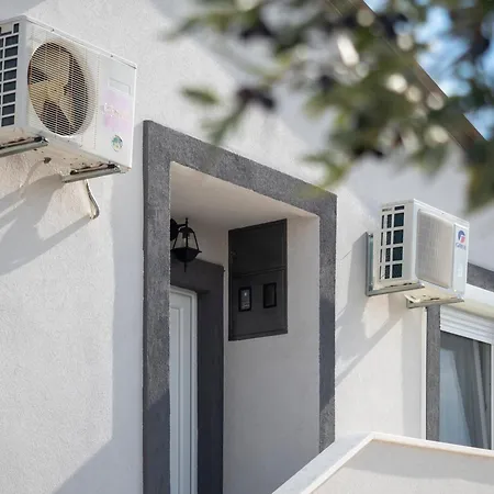 Apartman Sandra * Τρογκίρ