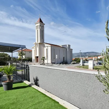 Apartman Sandra * Τρογκίρ